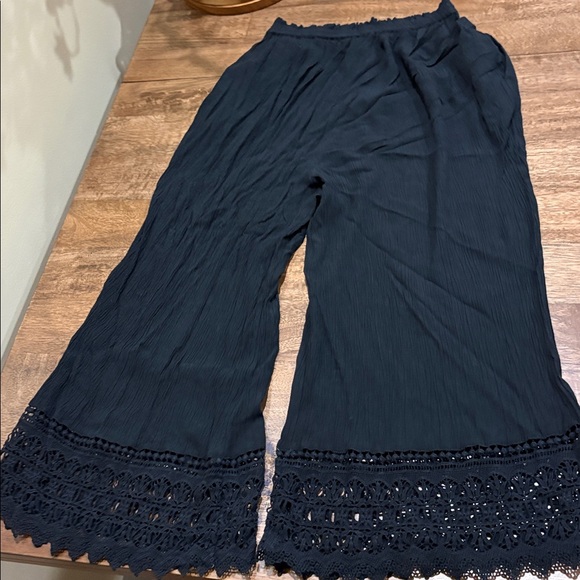 Gauzy Pants - Medium. Black. Lace trim at bottom. American Eagle - Picture 8 of 8
